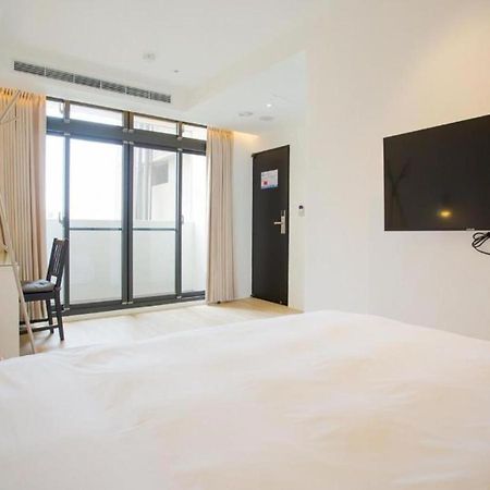 Mini West Hotel Taichung Exteriör bild