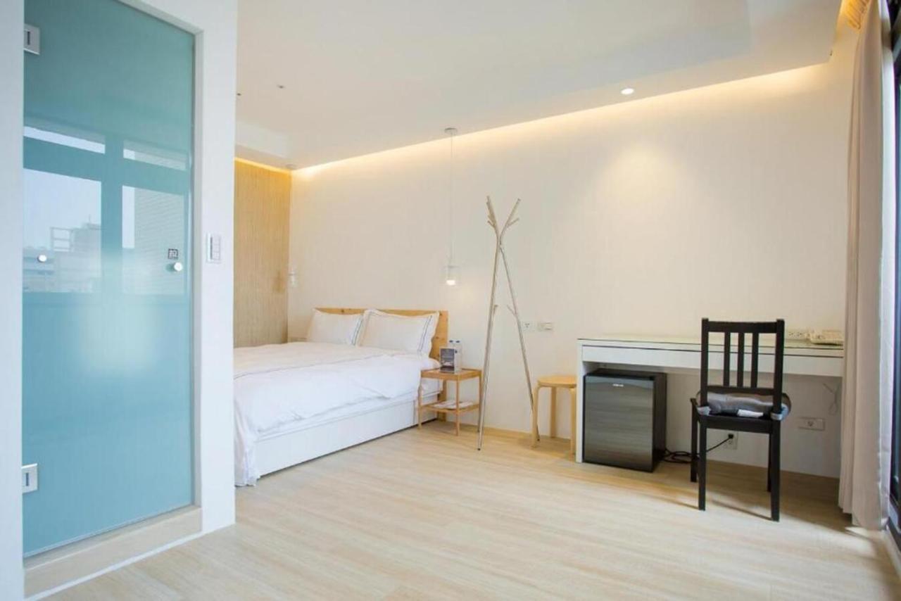 Mini West Hotel Taichung Exteriör bild