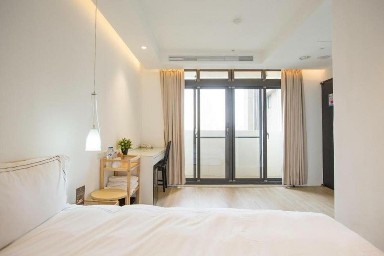 Mini West Hotel Taichung Exteriör bild