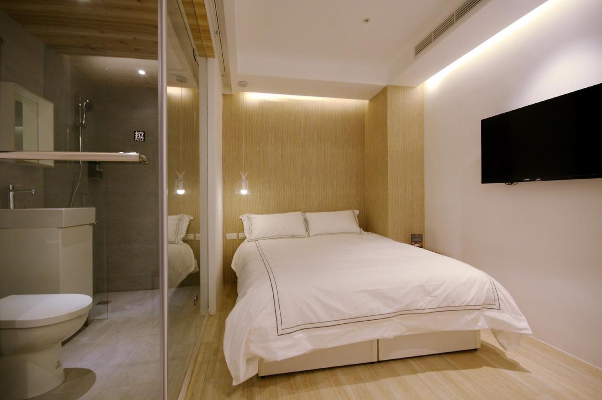 Mini West Hotel Taichung Exteriör bild