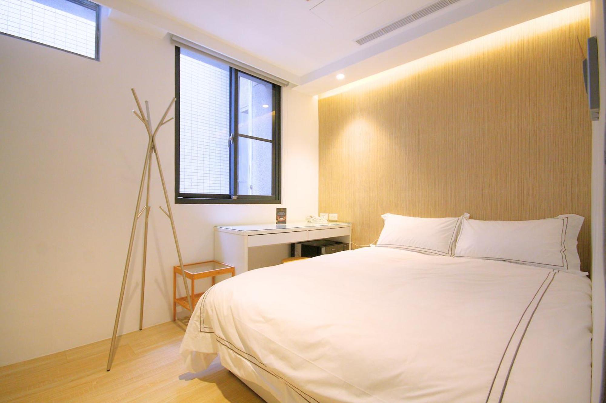 Mini West Hotel Taichung Exteriör bild