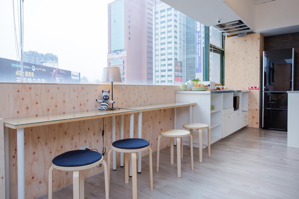Mini West Hotel Taichung Exteriör bild