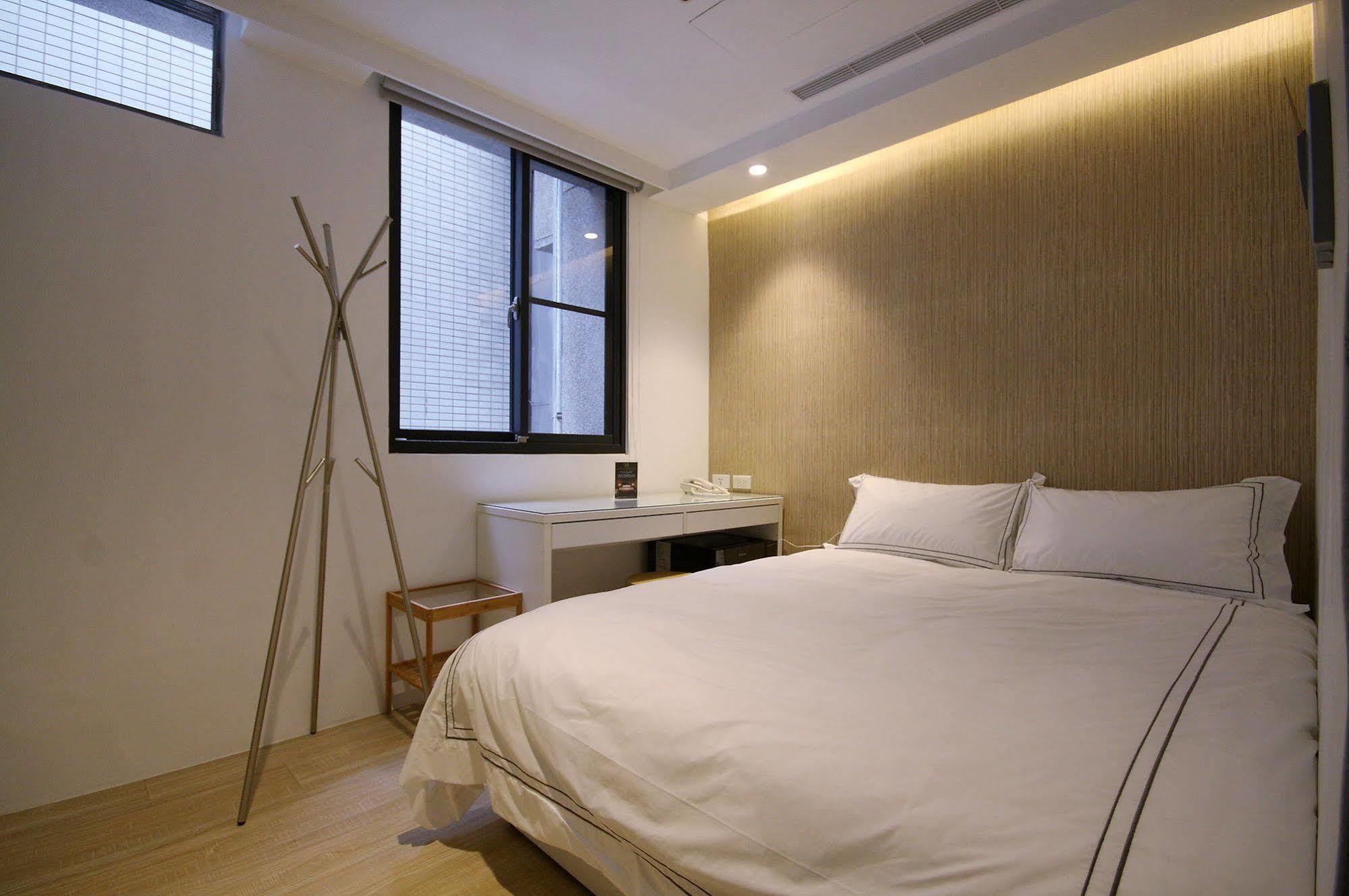 Mini West Hotel Taichung Exteriör bild